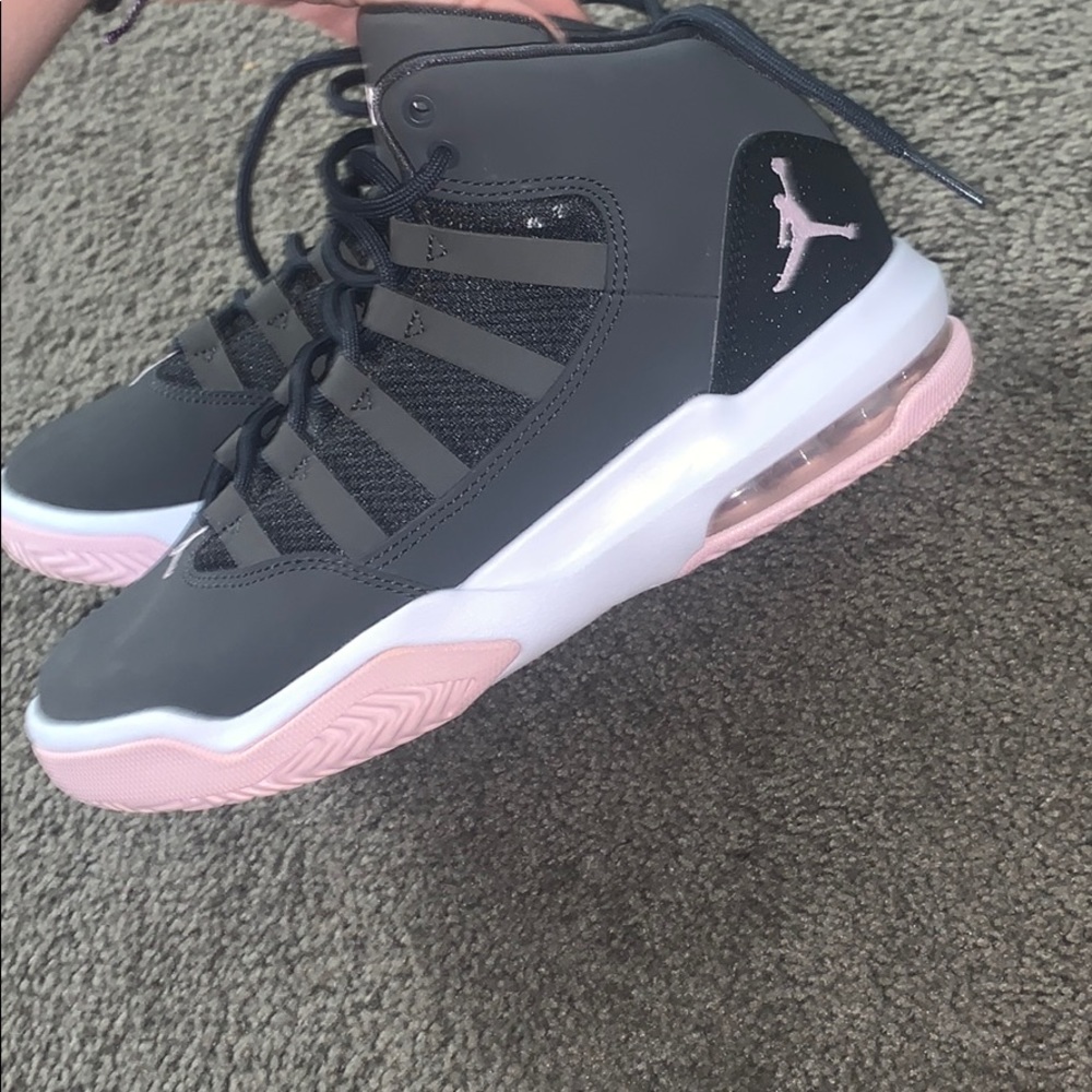 Jordan Max Aura (baby pink and gray)